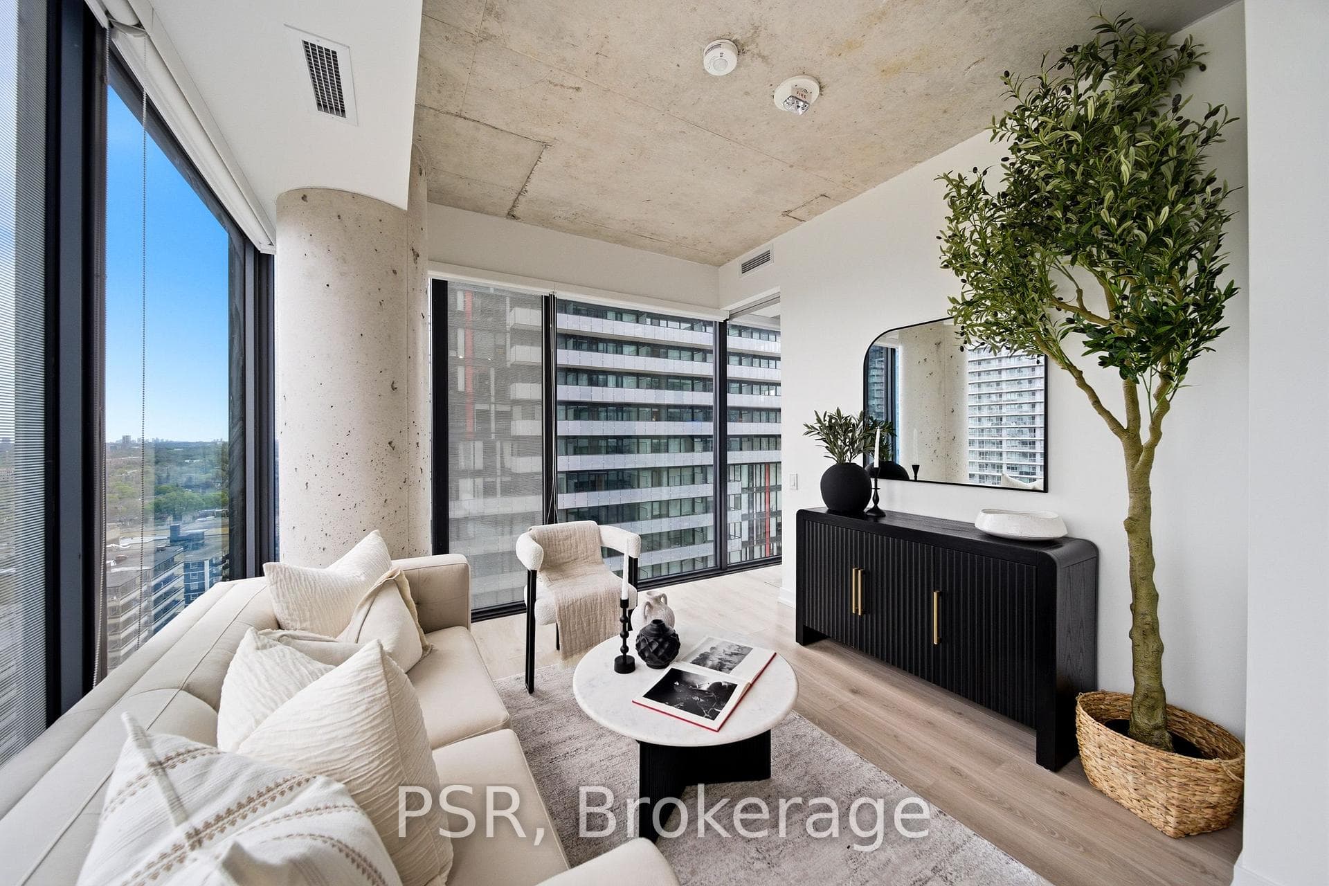 161 Roehampton Avenue Unit 2005 - Condo photo 7 of 25 in Leaside / Davisville, Ontario
