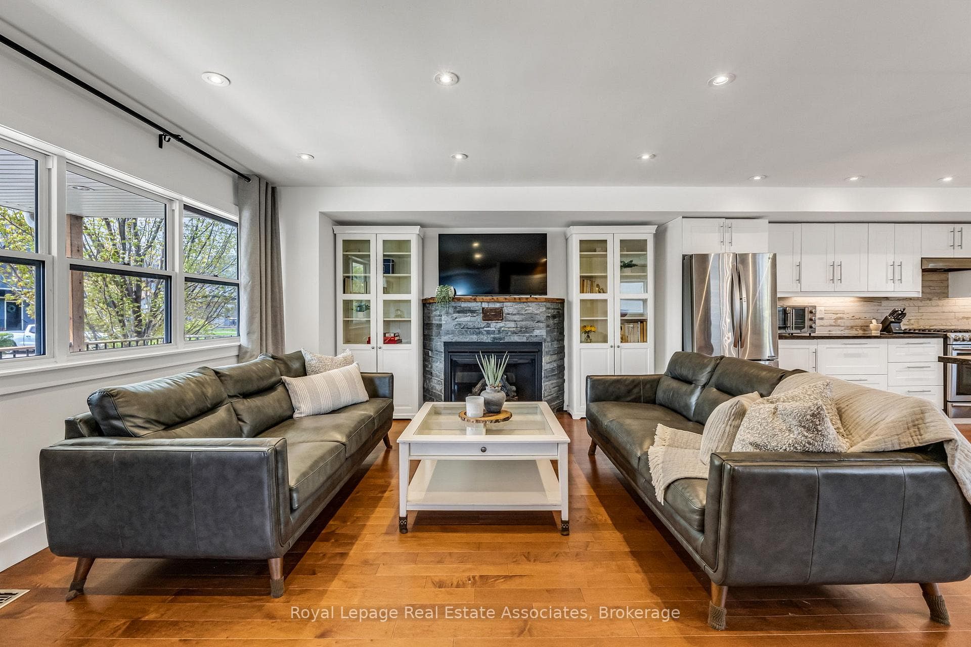1043 Shaw Drive - Detached photo 6 of 45 in Mississauga, Ontario