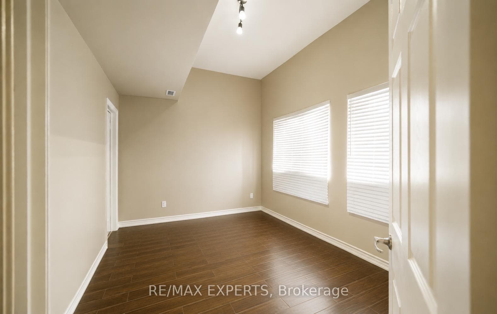 130 Wellington Street - Condo photo 8 of 13 in Hamilton, Ontario