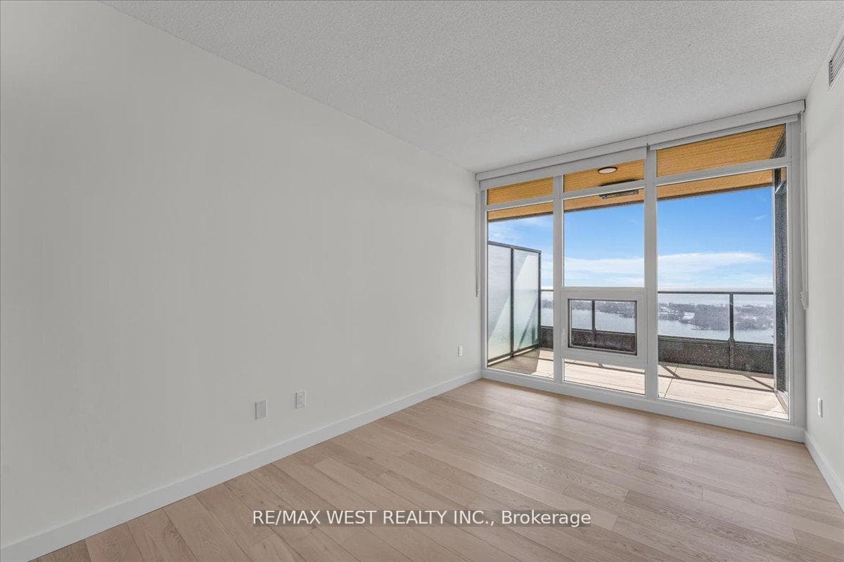 1 Concord Cityplace Way Unit 5709 - Condo photo 35 of 44 in Downtown Toronto / Waterfront, Ontario