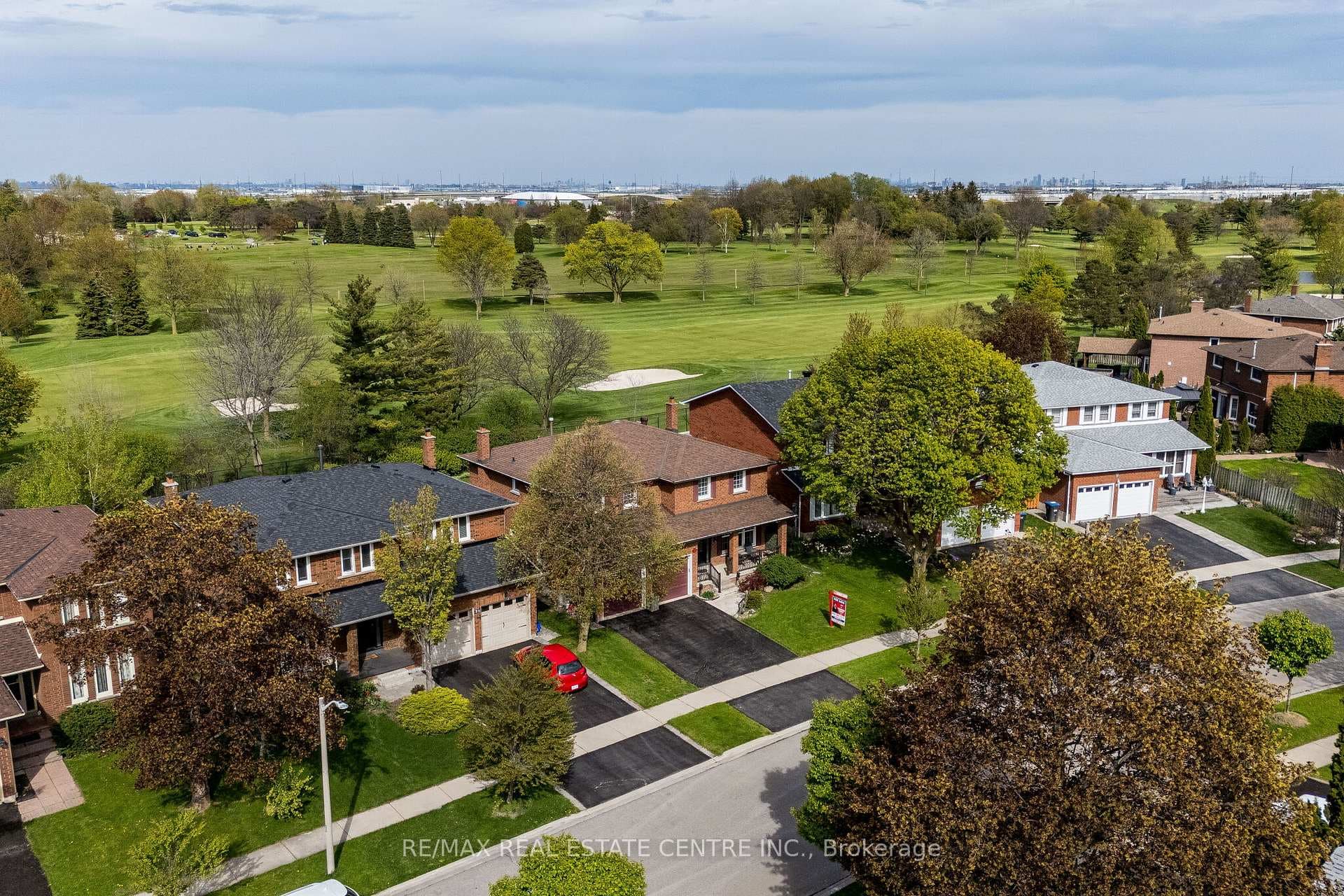 19 Mossbank Drive - Detached photo 5 of 47 in Brampton, Ontario