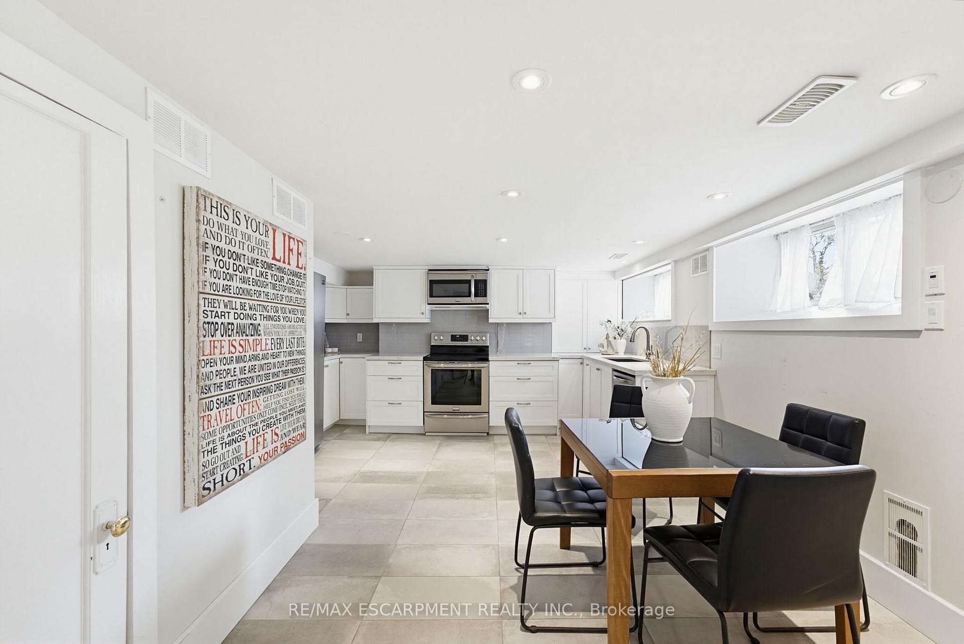 3083 LAKESHORE Road - Detached photo 28 of 50 in Burlington, Ontario