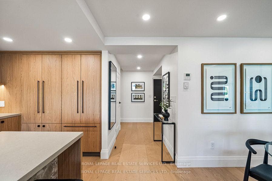 349 St Clair Avenue Unit 402 - Condo photo 16 of 30 in Annex / Yorkville / Summerhill, Ontario