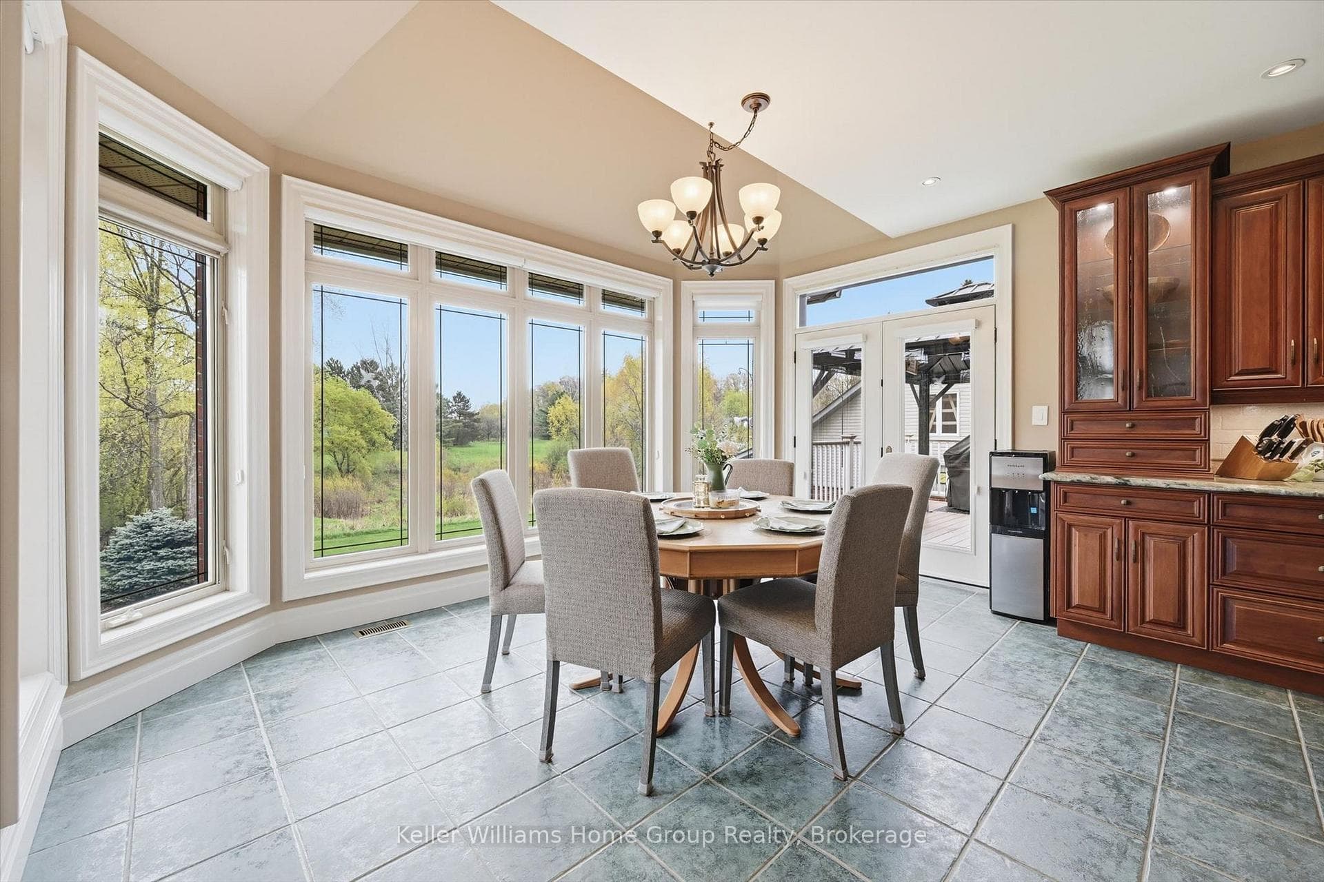 6423 Chelsea Road - Detached photo 11 of 49 in Burlington, Ontario