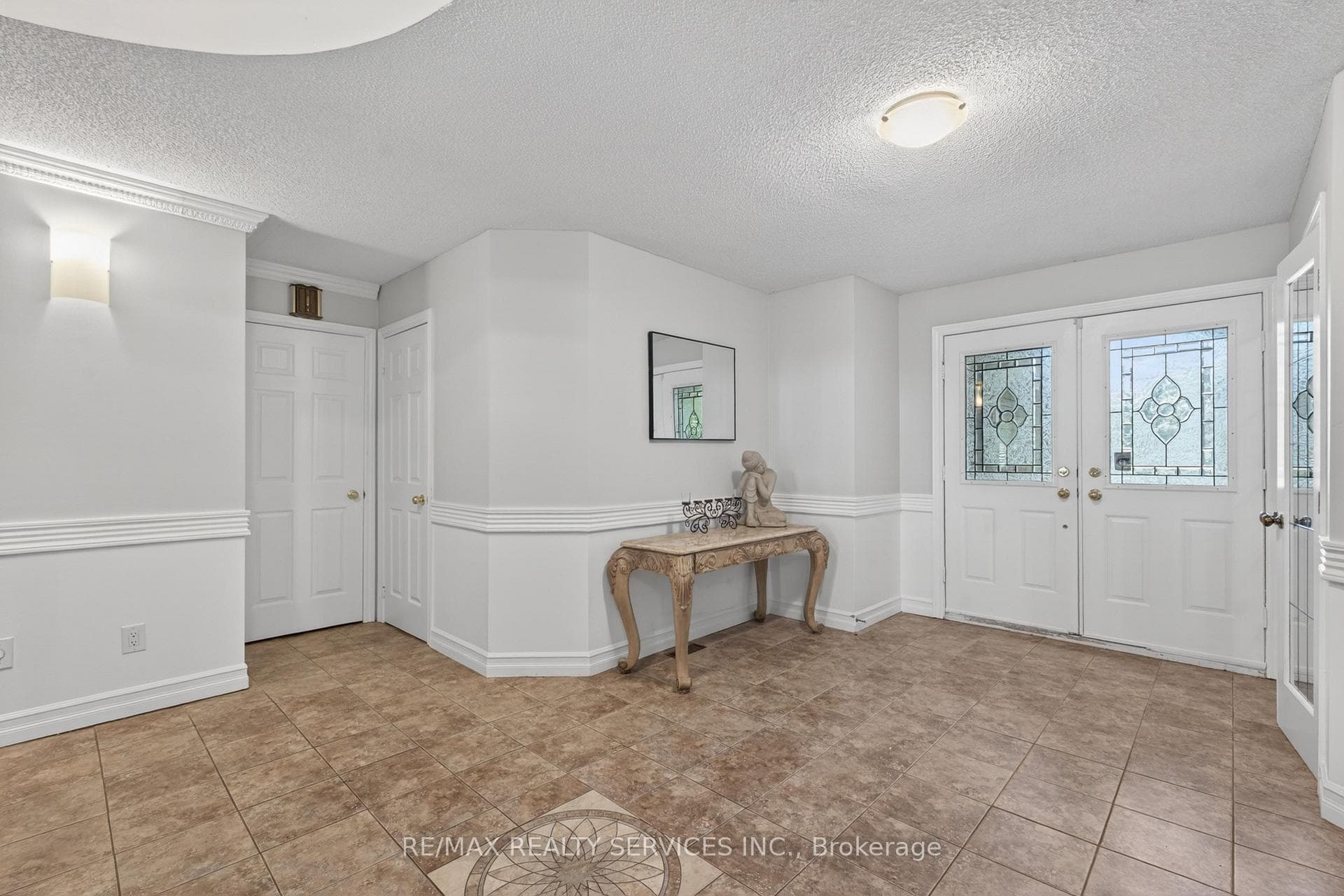 2069 Schoolmaster Circle - Detached photo 3 of 49 in Oakville, Ontario