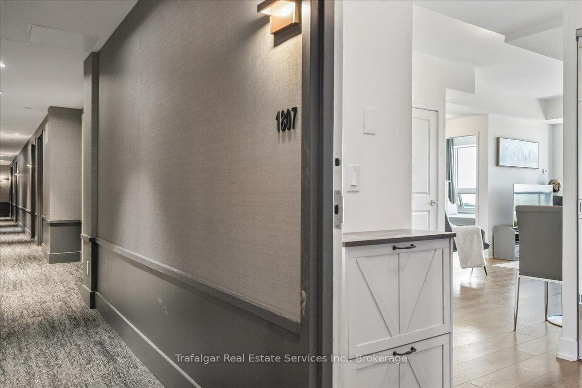297 Oak Walk Drive Unit 1807 - Condo photo 3 of 35 in Oakville, Ontario