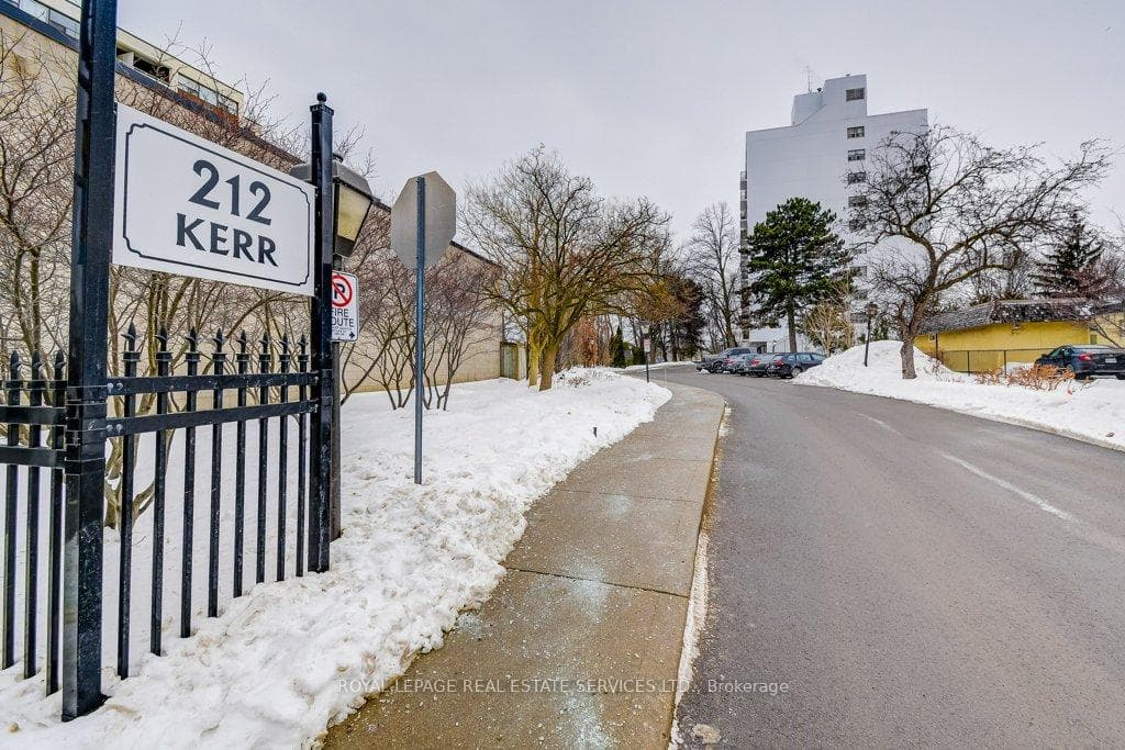 212 Kerr Street Unit 404 - Condo photo 2 of 33 in Oakville, Ontario