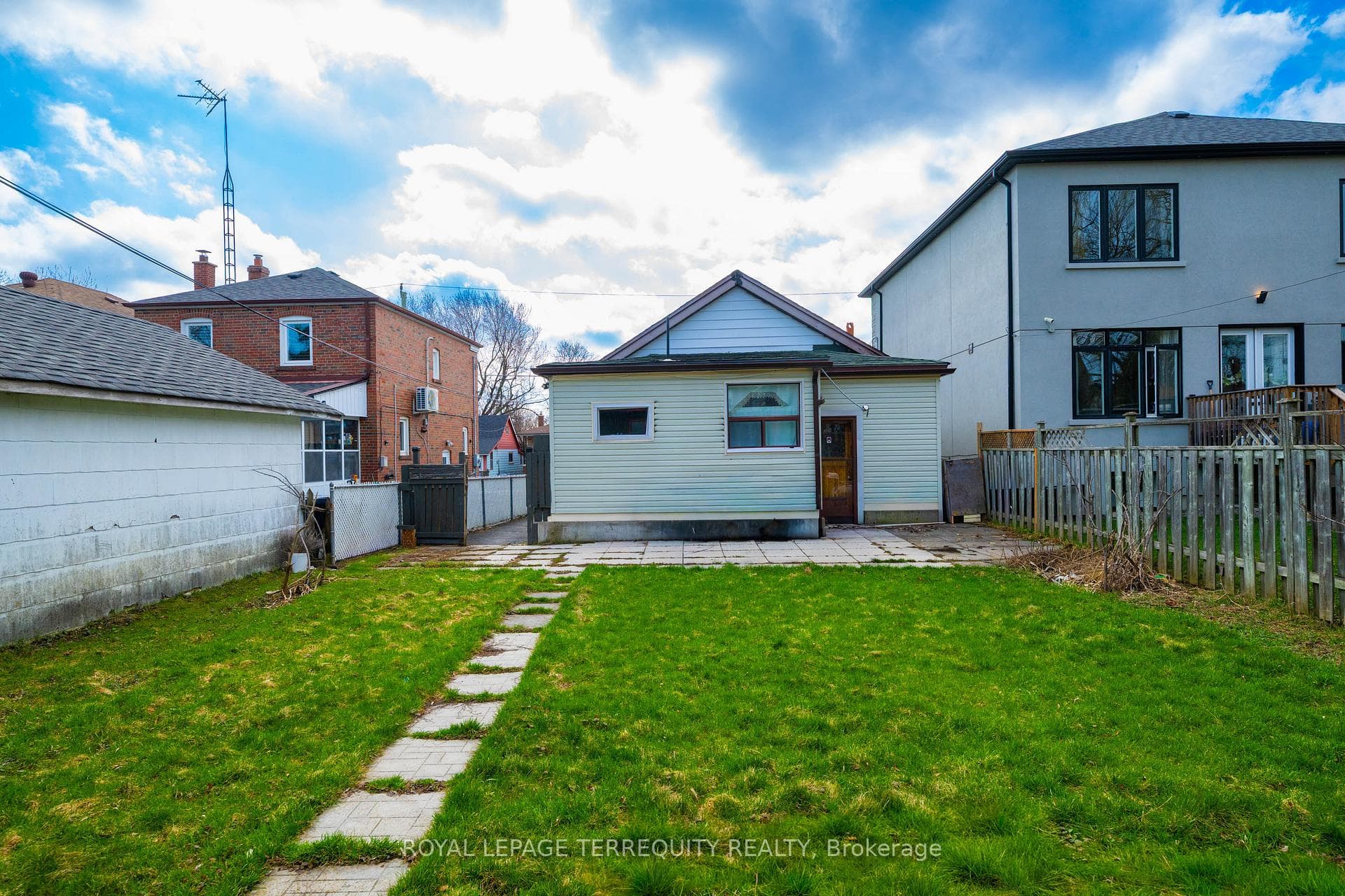 27 Phillip Avenue - Detached photo 25 of 25 in Birch Cliff / Cliffside, Ontario