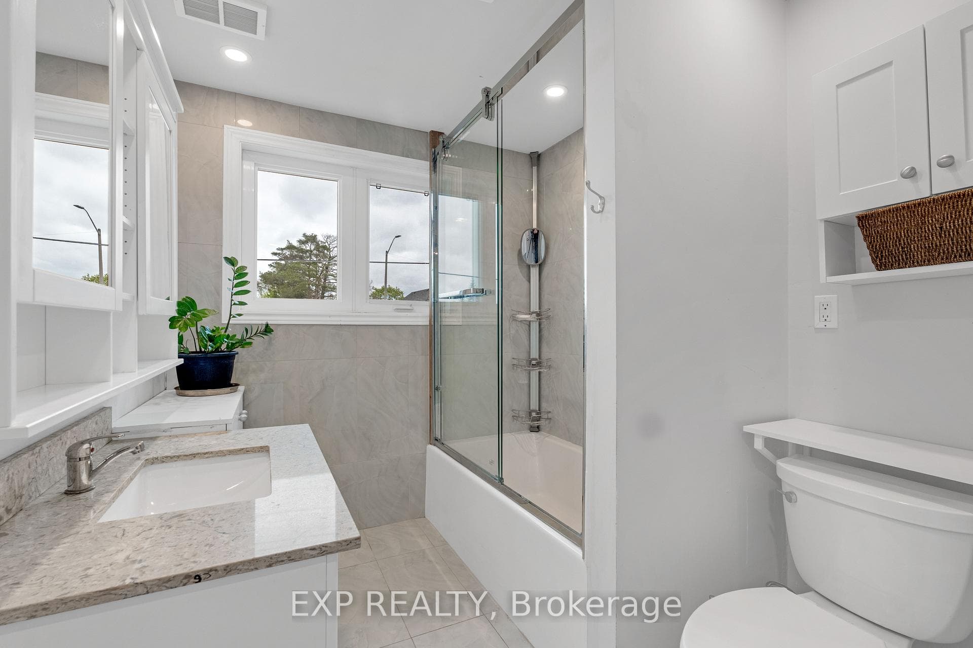 3460 Cawthra Road - Detached photo 12 of 49 in Mississauga, Ontario