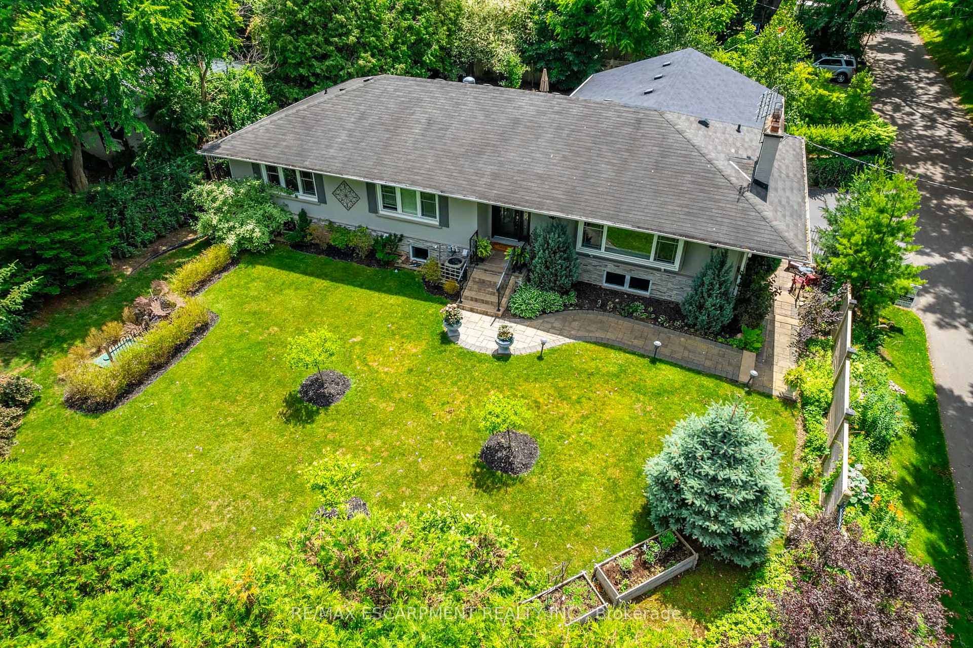 4306 Lakeshore Road - Detached photo 2 of 45 in Burlington, Ontario