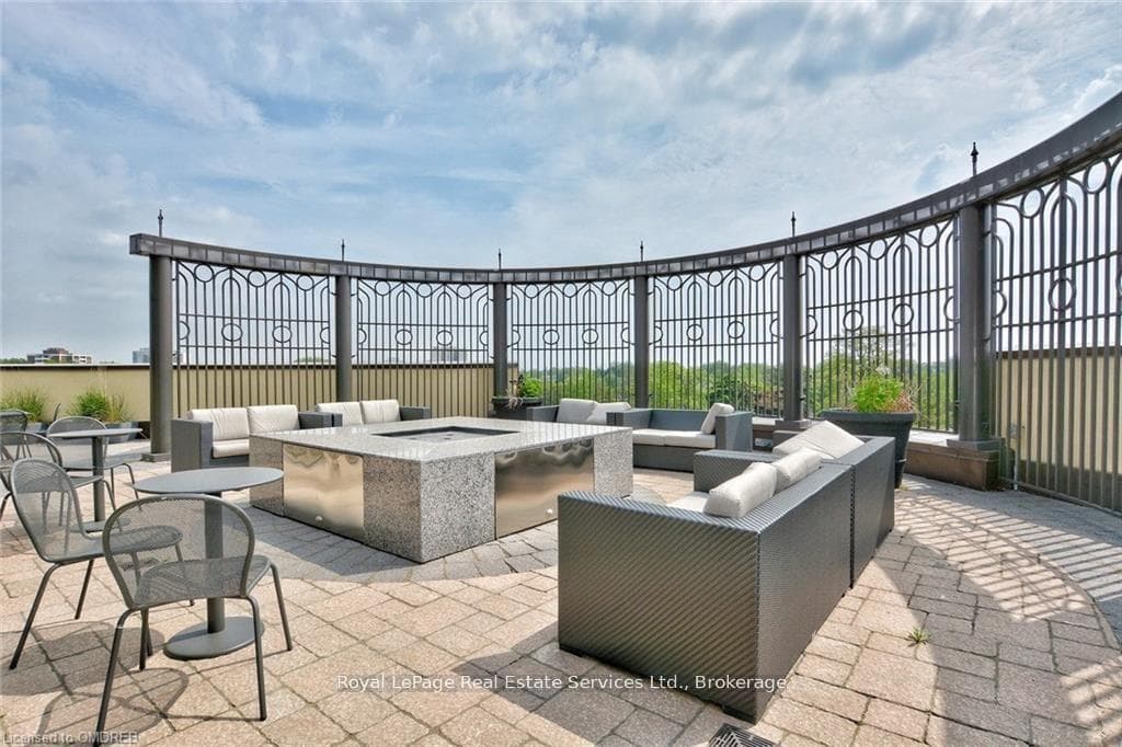 205 Lakeshore Road Unit 407 - Condo photo 17 of 27 in Oakville, Ontario