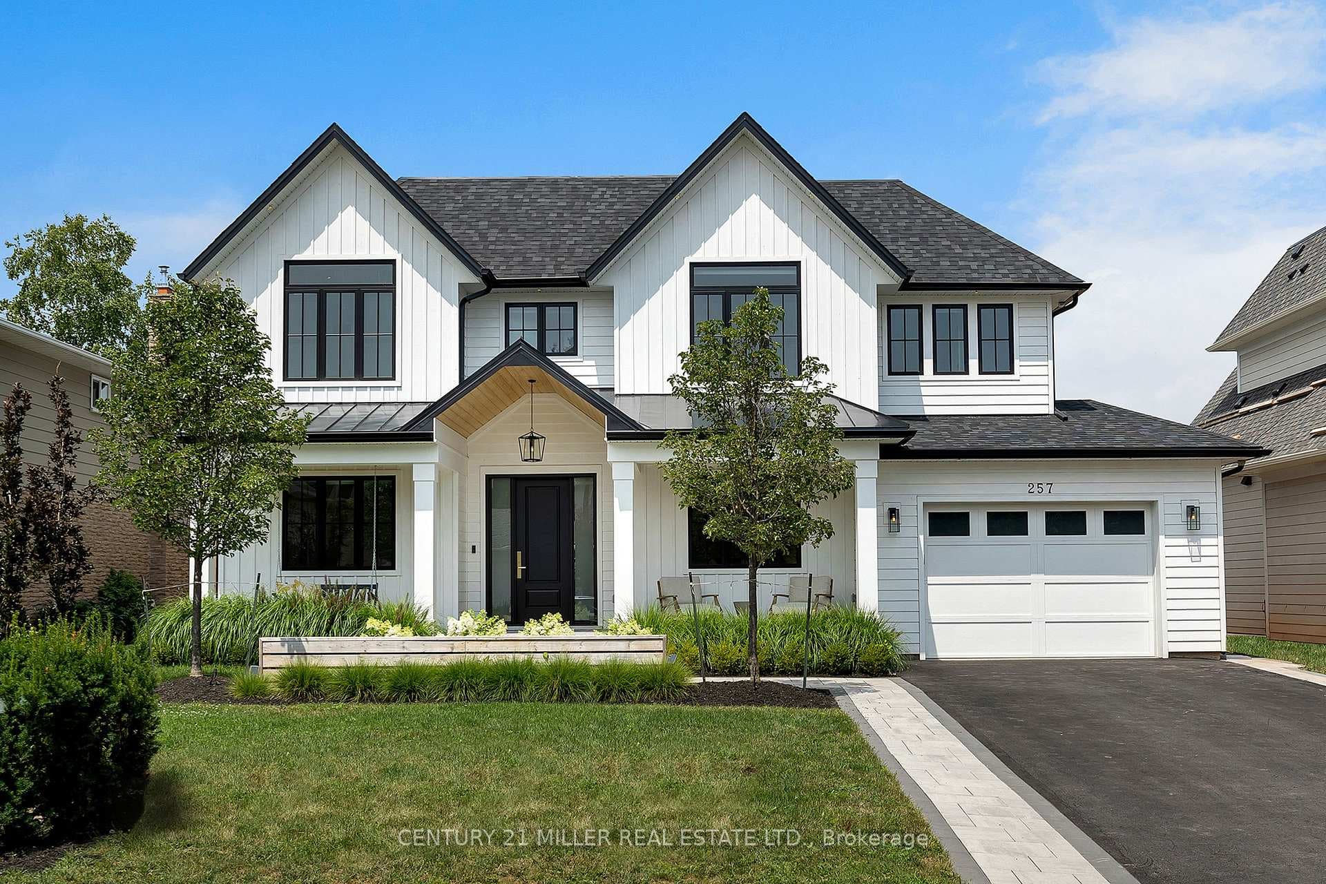 257 Sunrise Crescent - Detached photo 2 of 44 in Oakville, Ontario