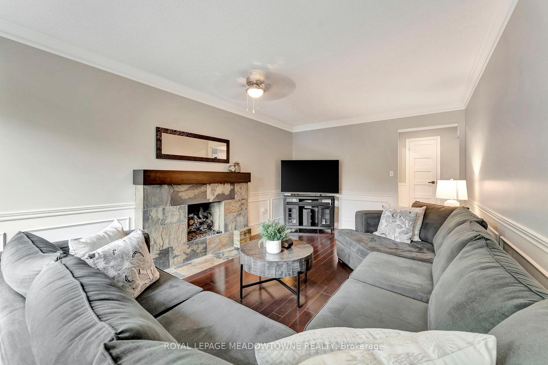 2008 Peak Place - Detached photo 13 of 40 in Oakville, Ontario