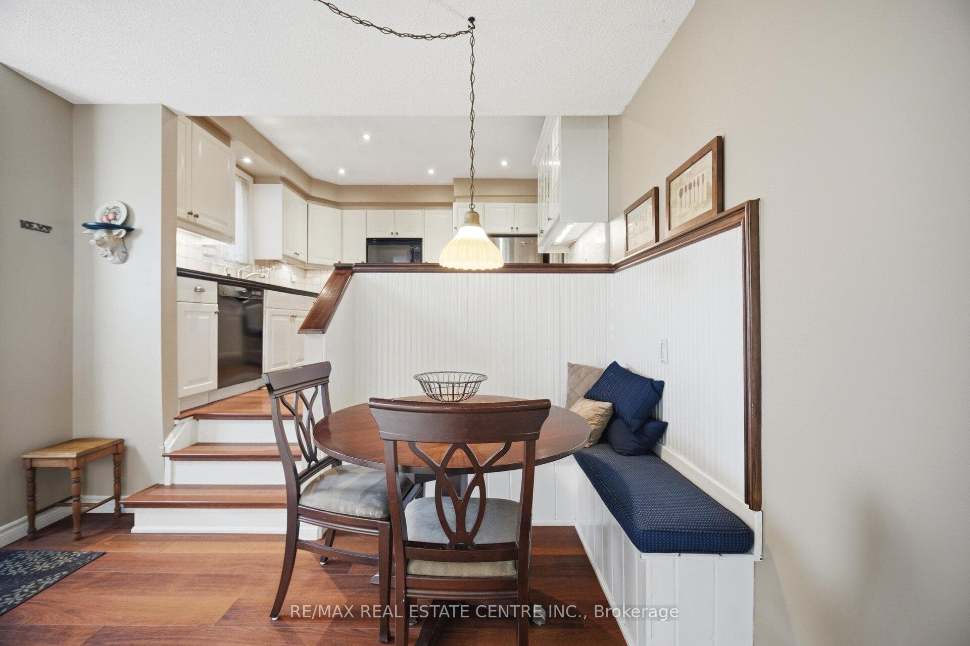 2800 Bucklepost Crescent - Semi-Detached photo 16 of 46 in Mississauga, Ontario