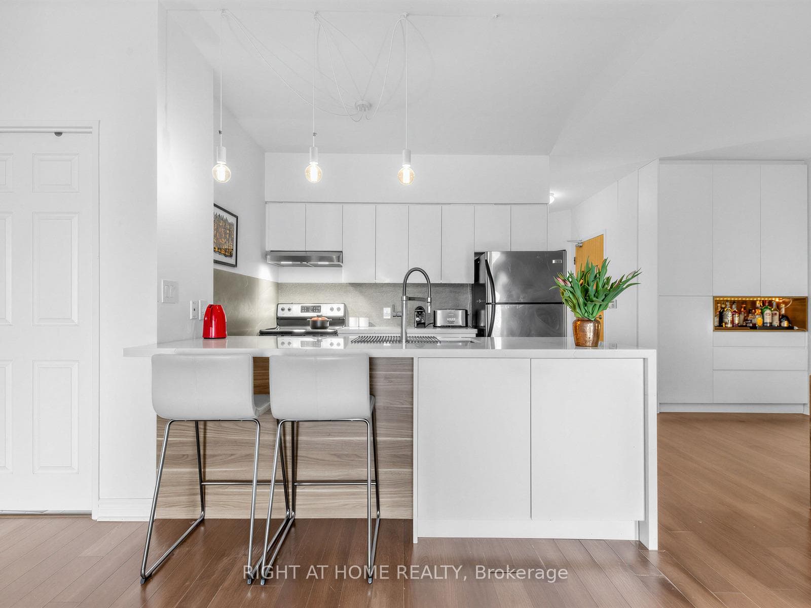 11 Christie Street Unit 406 - Condo photo 15 of 32 in Annex / Yorkville / Summerhill, Ontario