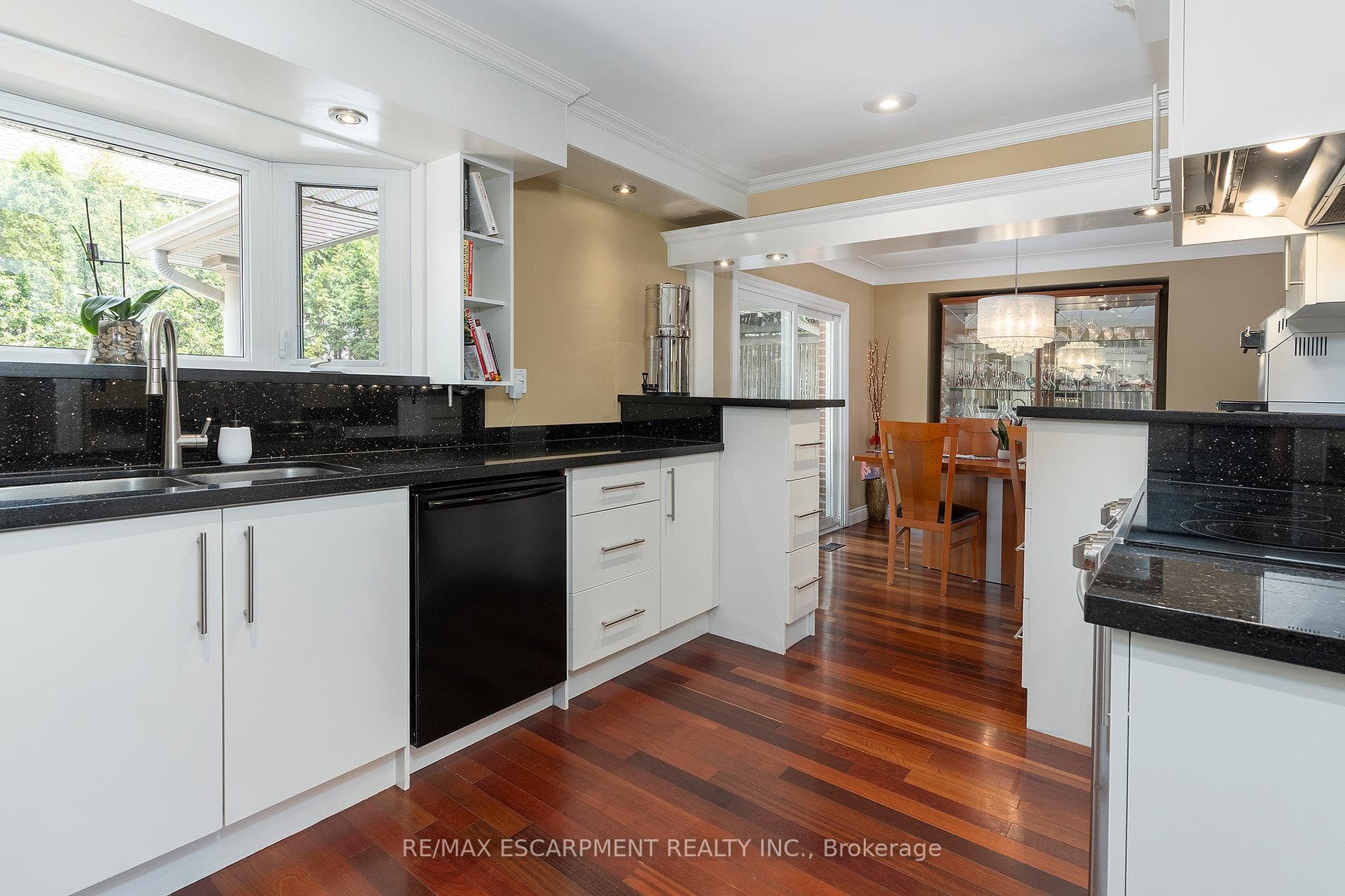 193 Pine Cove Road - Detached photo 10 of 43 in Burlington, Ontario