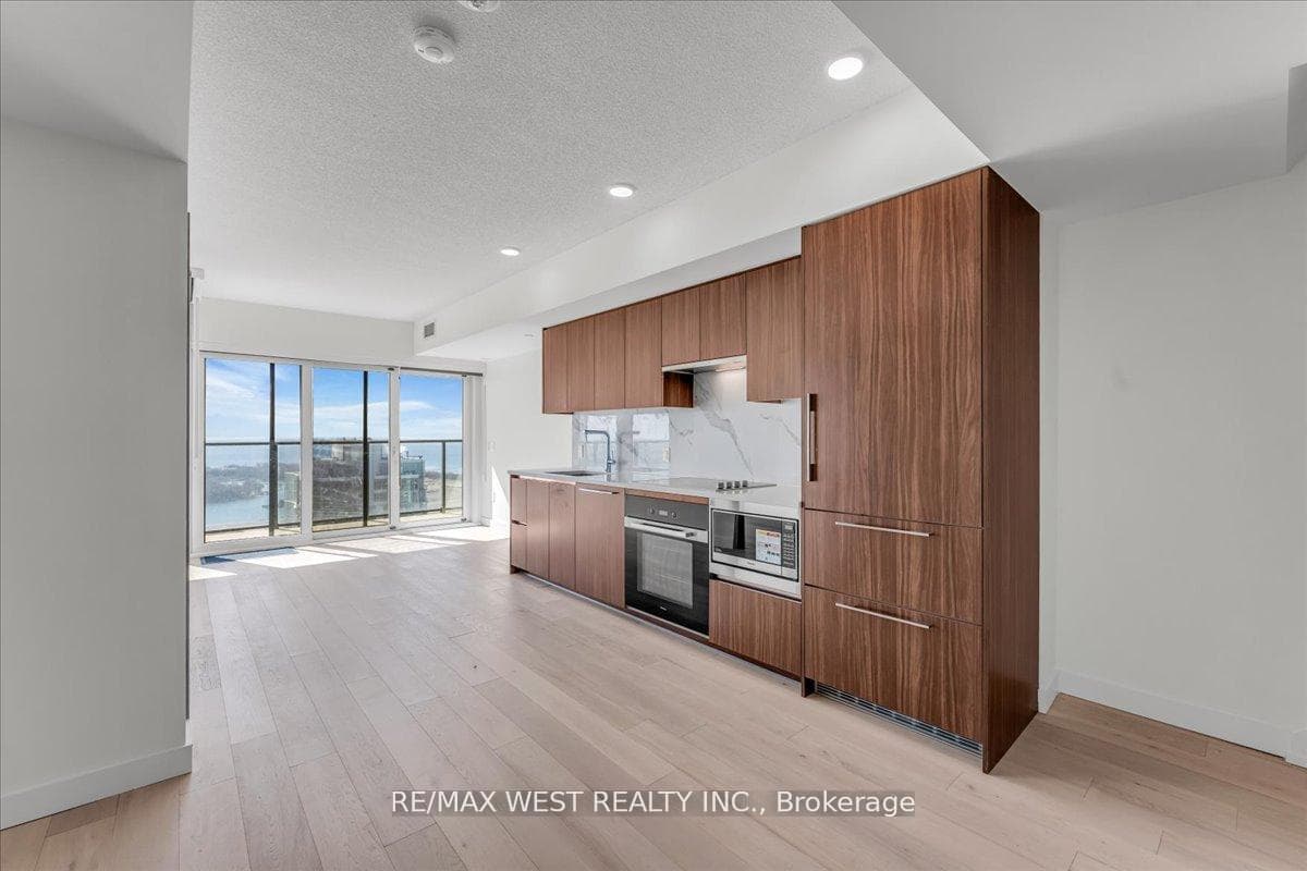 1 Concord Cityplace Way Unit 5709 - Condo photo 6 of 44 in Downtown Toronto / Waterfront, Ontario