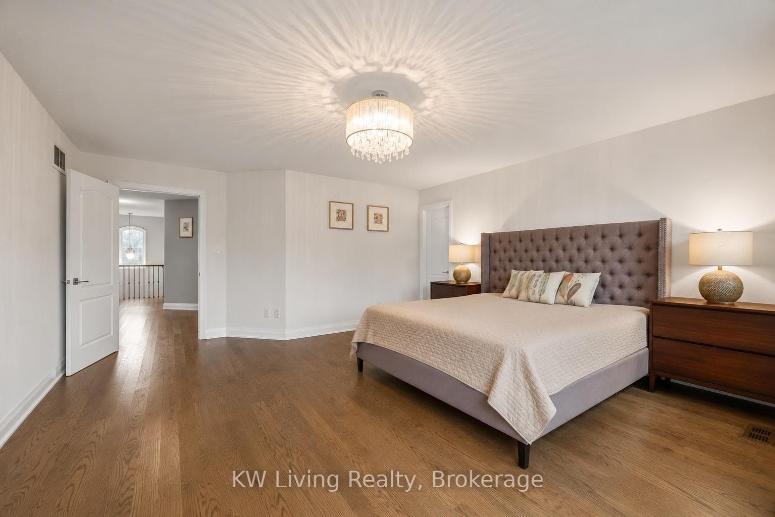 2327 Gladacres Lane - Detached photo 20 of 42 in Oakville, Ontario