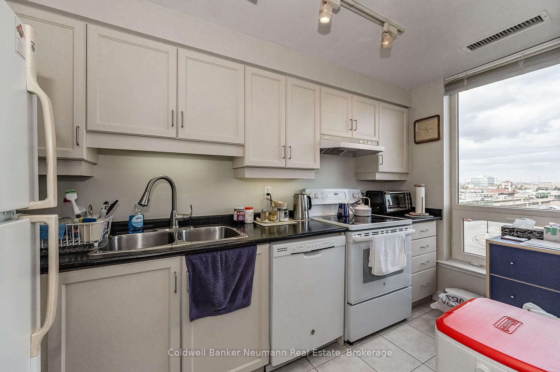 60 Old Mill Road Unit 409 - Condo photo 7 of 28 in Oakville, Ontario