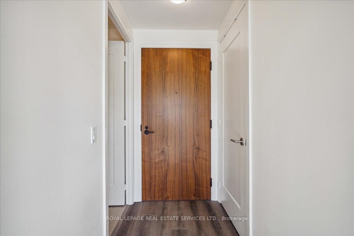509 Dundas Street Unit 103 - Condo photo 2 of 40 in Oakville, Ontario