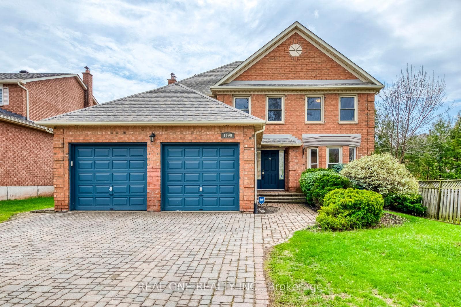 1190 Valleybrook Drive - home for sale in Oakville, Ontario