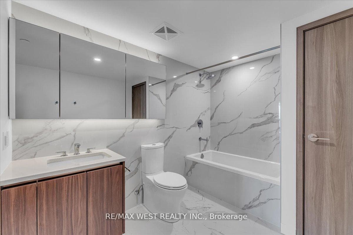 1 Concord Cityplace Way Unit 5709 - Condo photo 42 of 44 in Downtown Toronto / Waterfront, Ontario