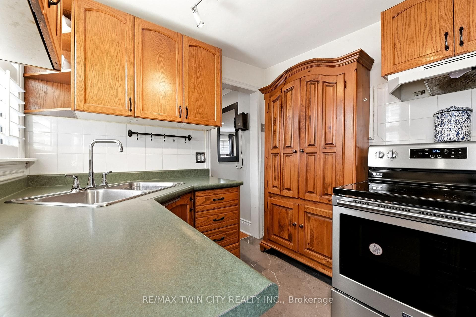 23 Britannia Avenue - Detached photo 15 of 35 in Hamilton, Ontario