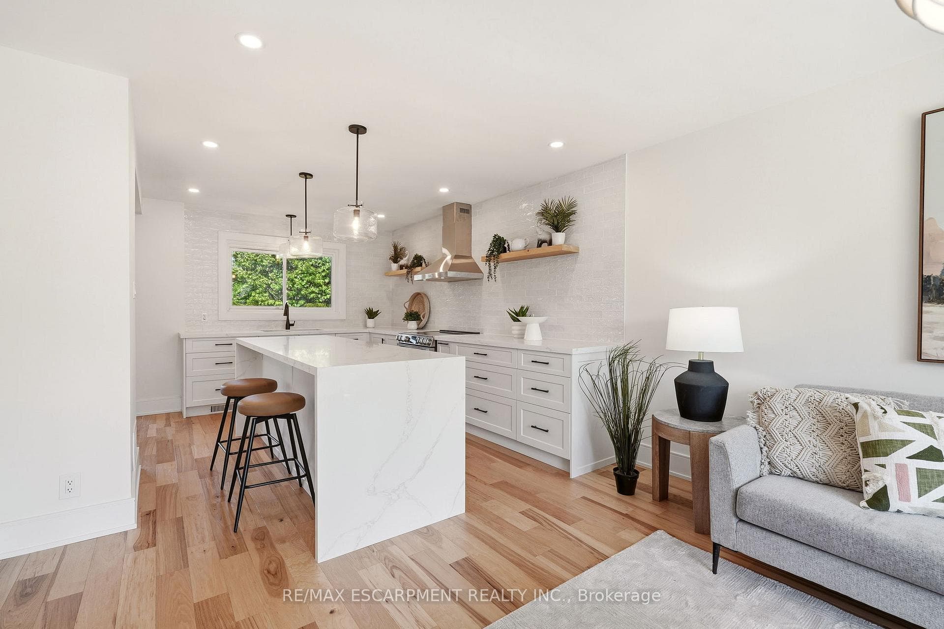 2347 Tweedsmuir Court - Detached photo 9 of 48 in Burlington, Ontario
