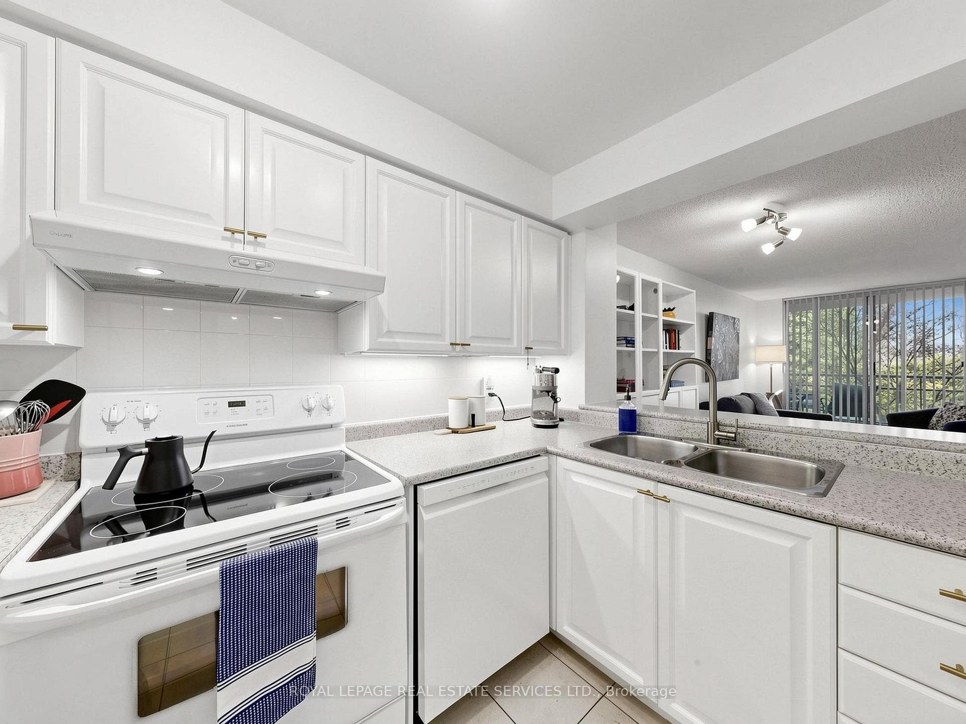 398 Eglinton Avenue Unit 203 - Condo photo 21 of 45 in Leaside / Davisville, Ontario