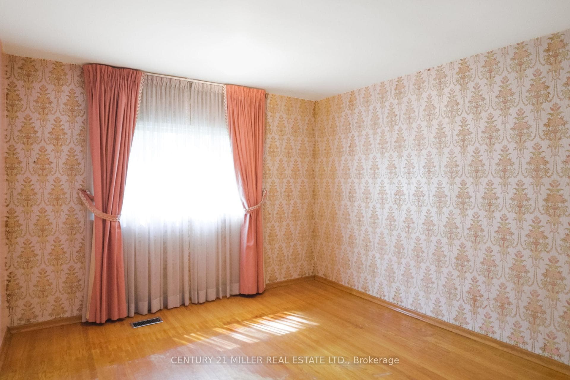 2048 Elmhurst Avenue - Detached photo 18 of 21 in Oakville, Ontario