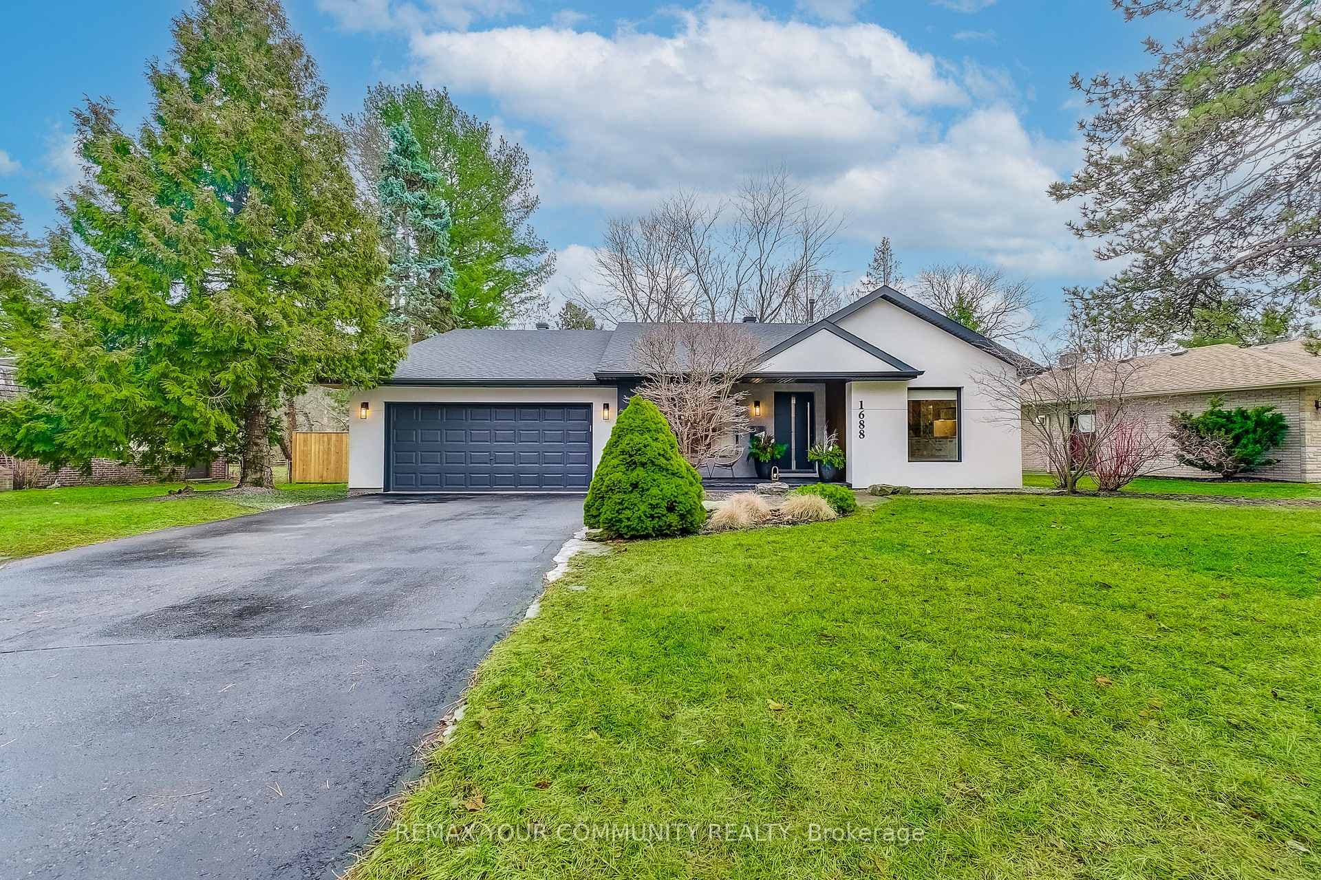 1688 Missenden Crescent - Detached for sale in Applewood, Ontario