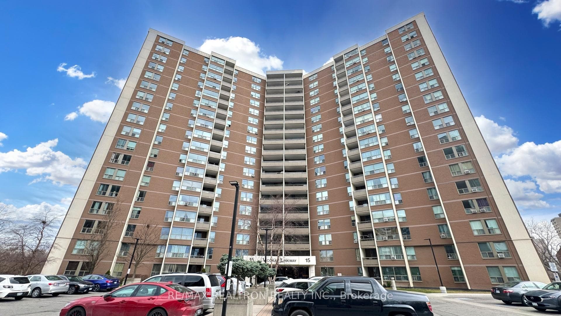 15 Vicora Linkway N/A Unit 903 - Condo photo 3 of 30 in Flemingdon Park / Don Mills, Ontario