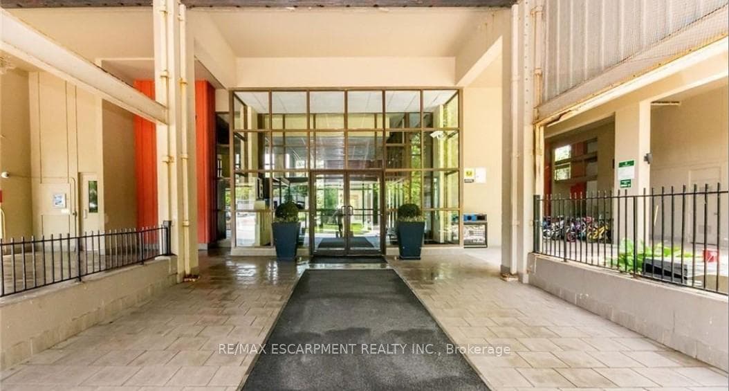 350 Quigley Road Unit 147 - Condo photo 5 of 13 in Hamilton, Ontario