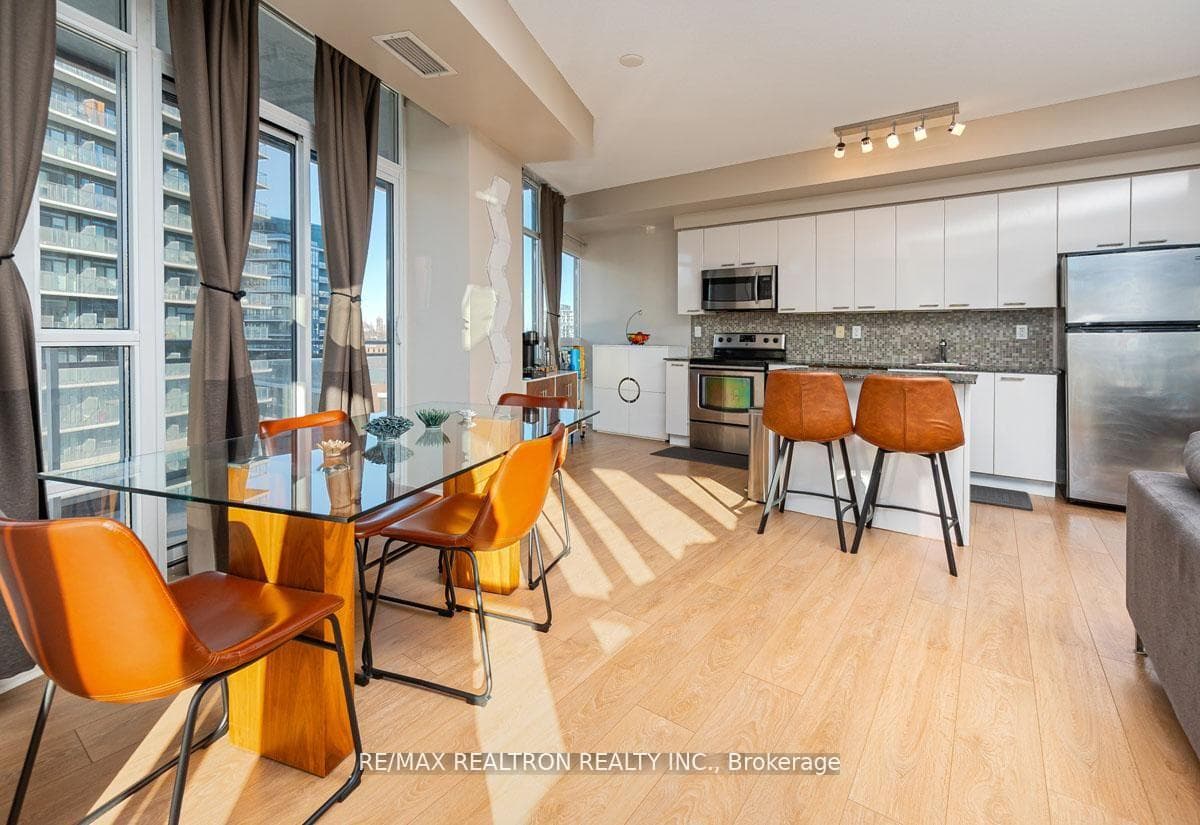 15 Bruyeres Mews Unit 1008 - Condo photo 9 of 33 in Downtown Toronto / Waterfront, Ontario