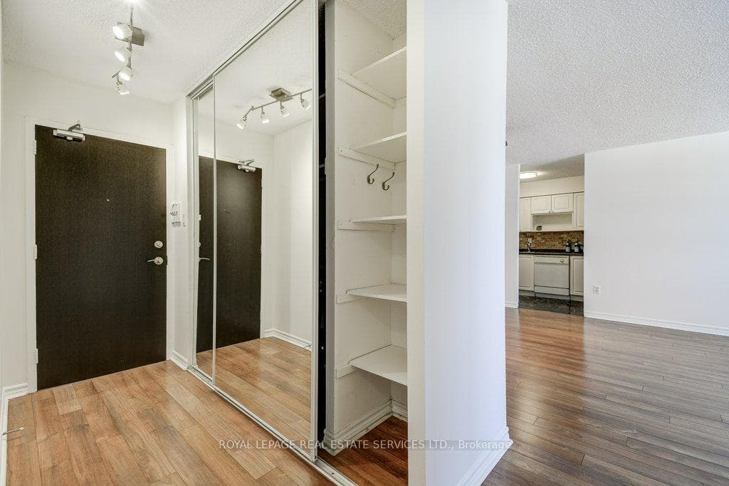 212 Kerr Street Unit 404 - Condo photo 9 of 33 in Oakville, Ontario