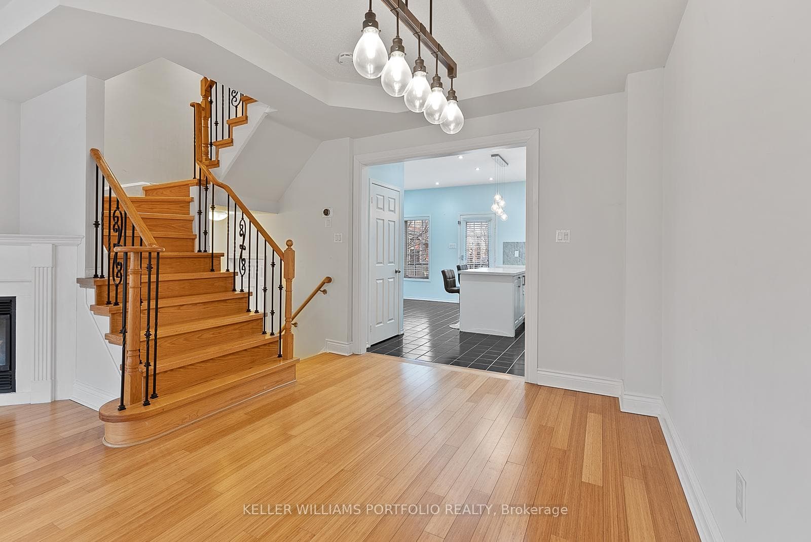 118 Gatwick Drive - Semi-Detached photo 9 of 50 in Oakville, Ontario