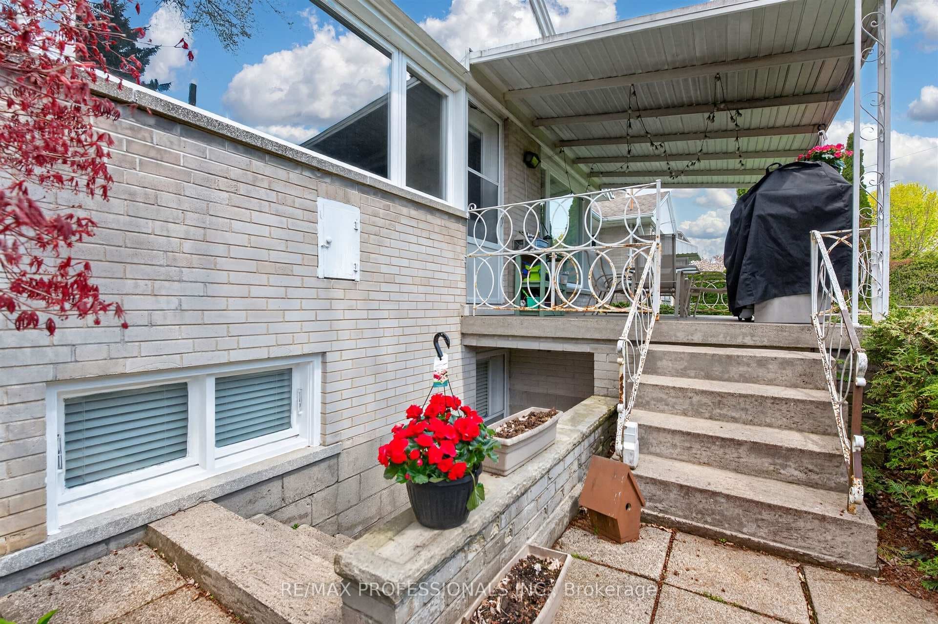 23 Ravensbourne Crescent - Detached photo 38 of 44 in Etobicoke (Islington / Rexdale), Ontario