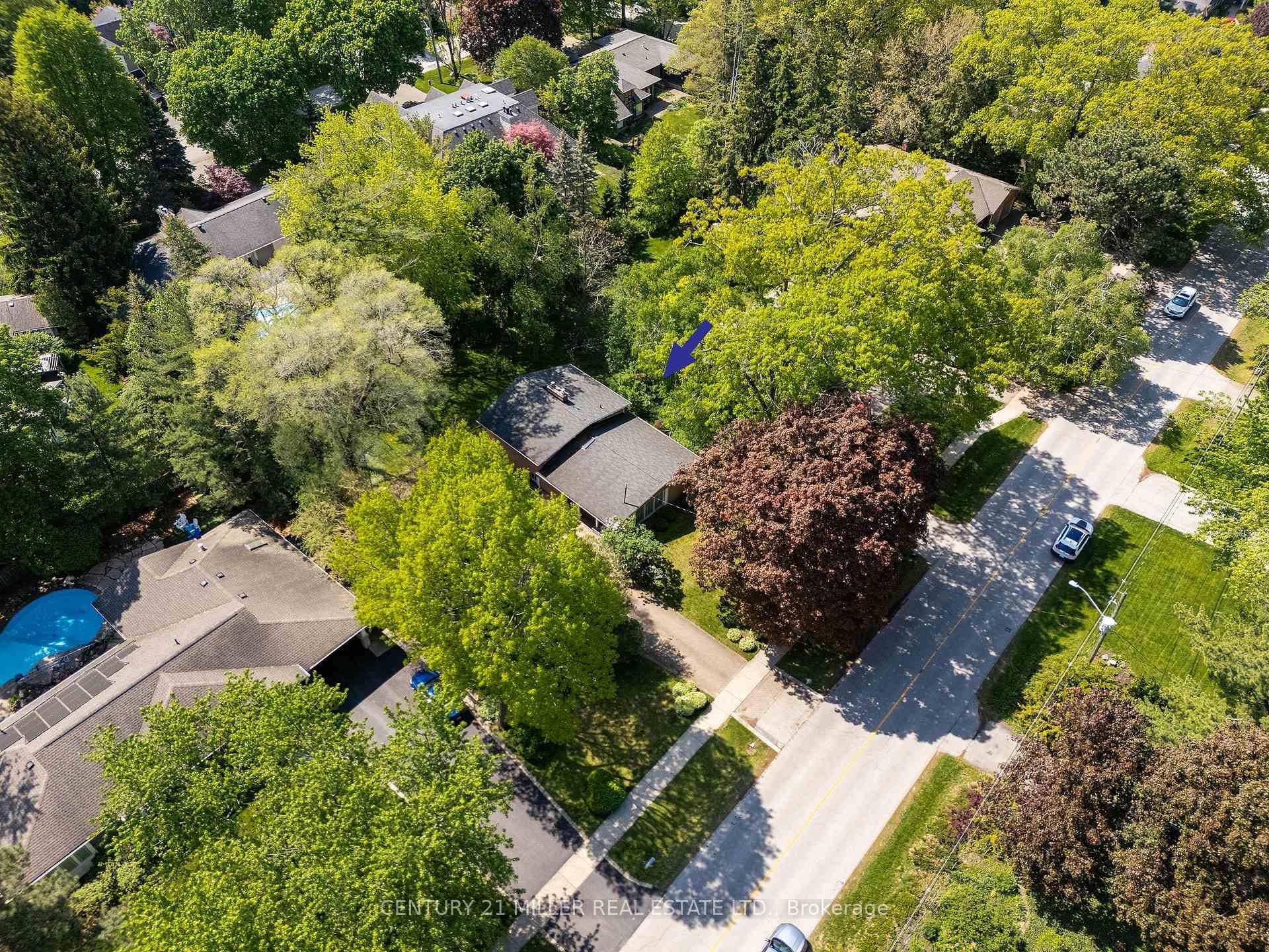 2048 Elmhurst Avenue - Detached photo 3 of 21 in Oakville, Ontario
