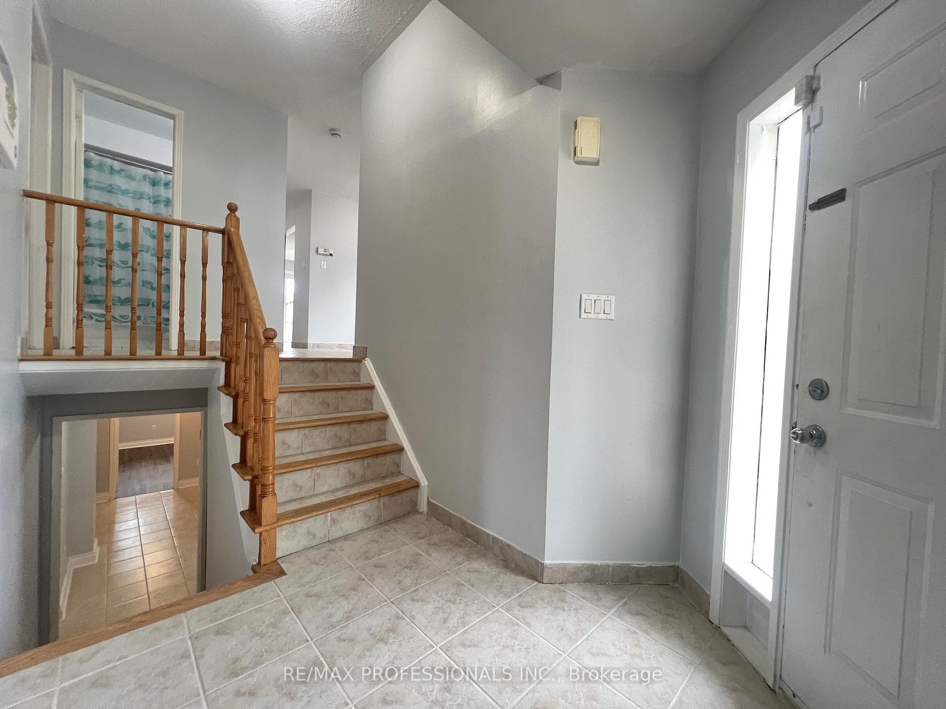 110 Springview Drive - Detached photo 3 of 40 in Brampton, Ontario