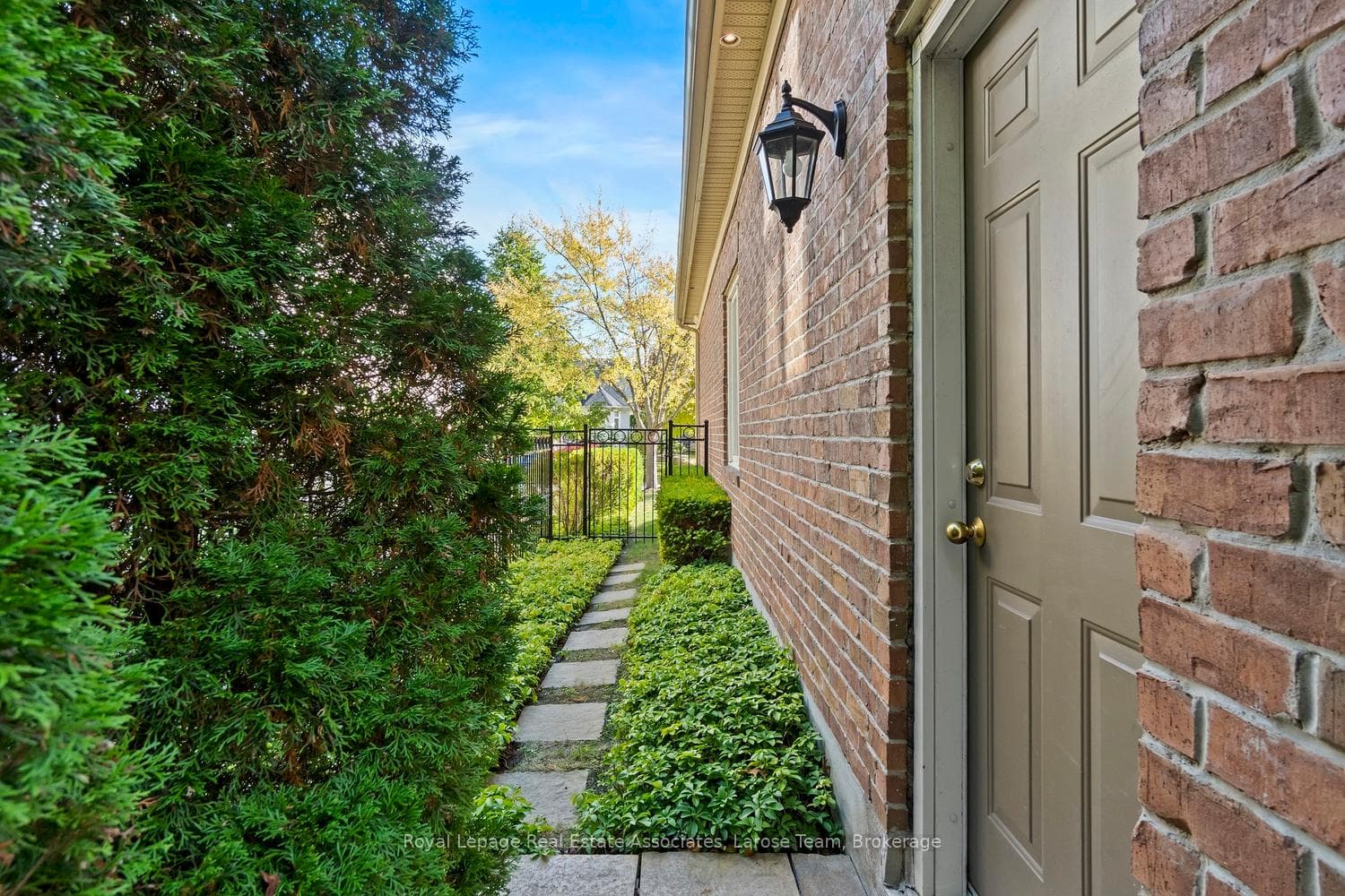 562 Gladwyne Court - Detached photo 46 of 47 in Mississauga, Ontario