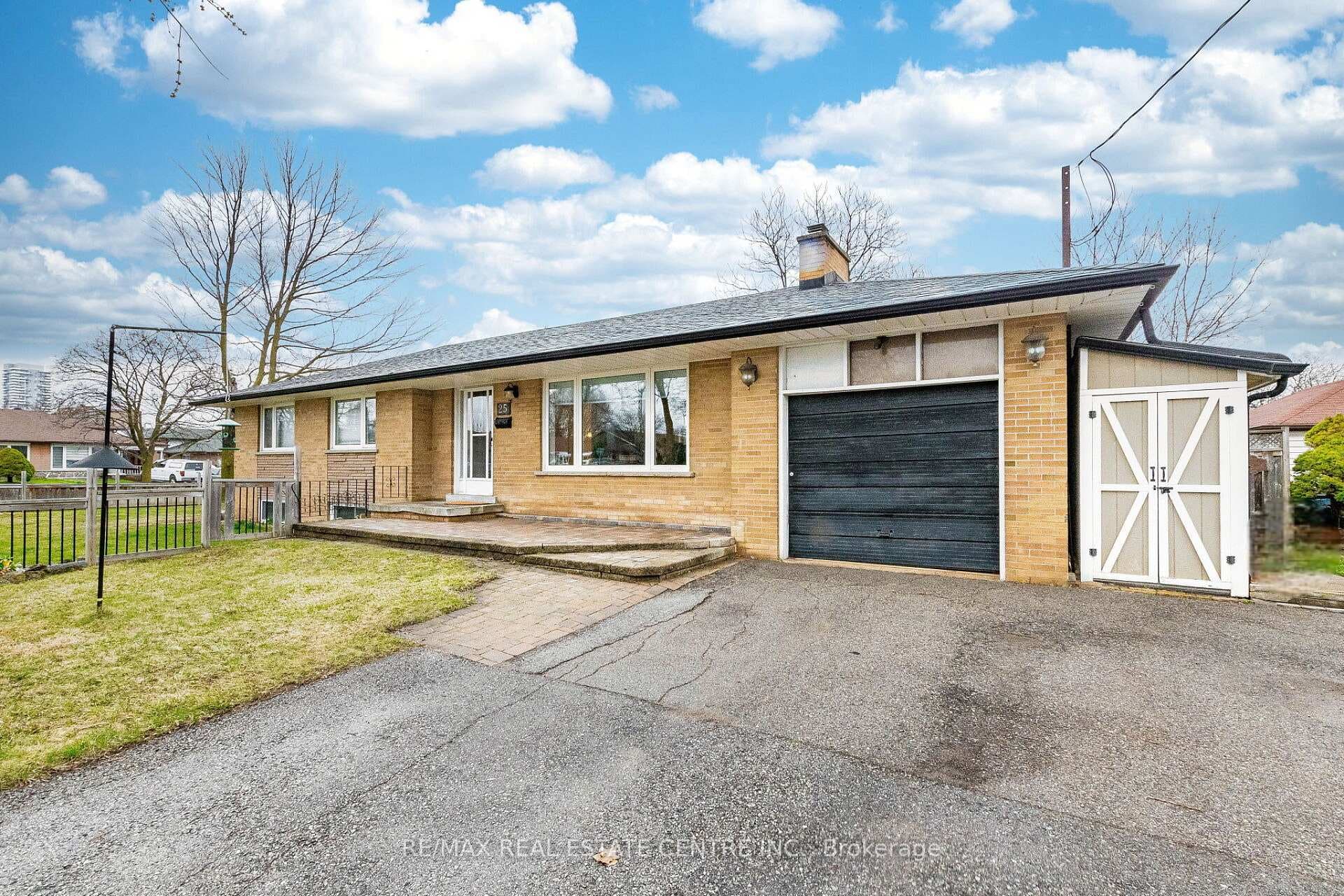 25 Lesbury Avenue - Detached for sale in Mount Pleasant, Ontario