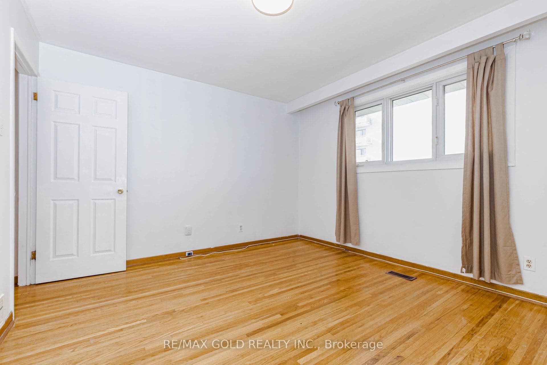 38 Achill Crescent - Semi-Detached photo 27 of 50 in Mississauga, Ontario