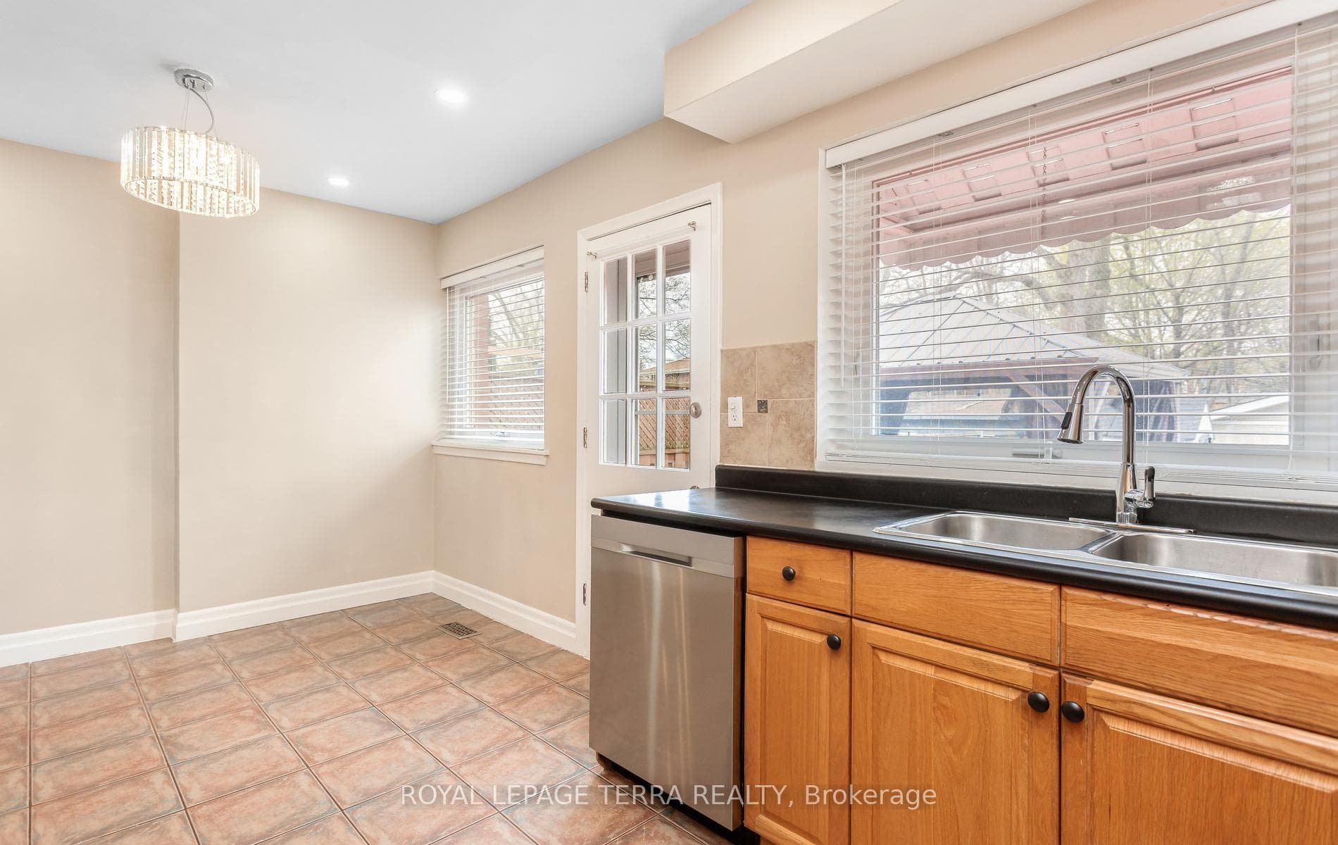2475 Brookhurst Road - Semi-Detached photo 10 of 44 in Mississauga, Ontario