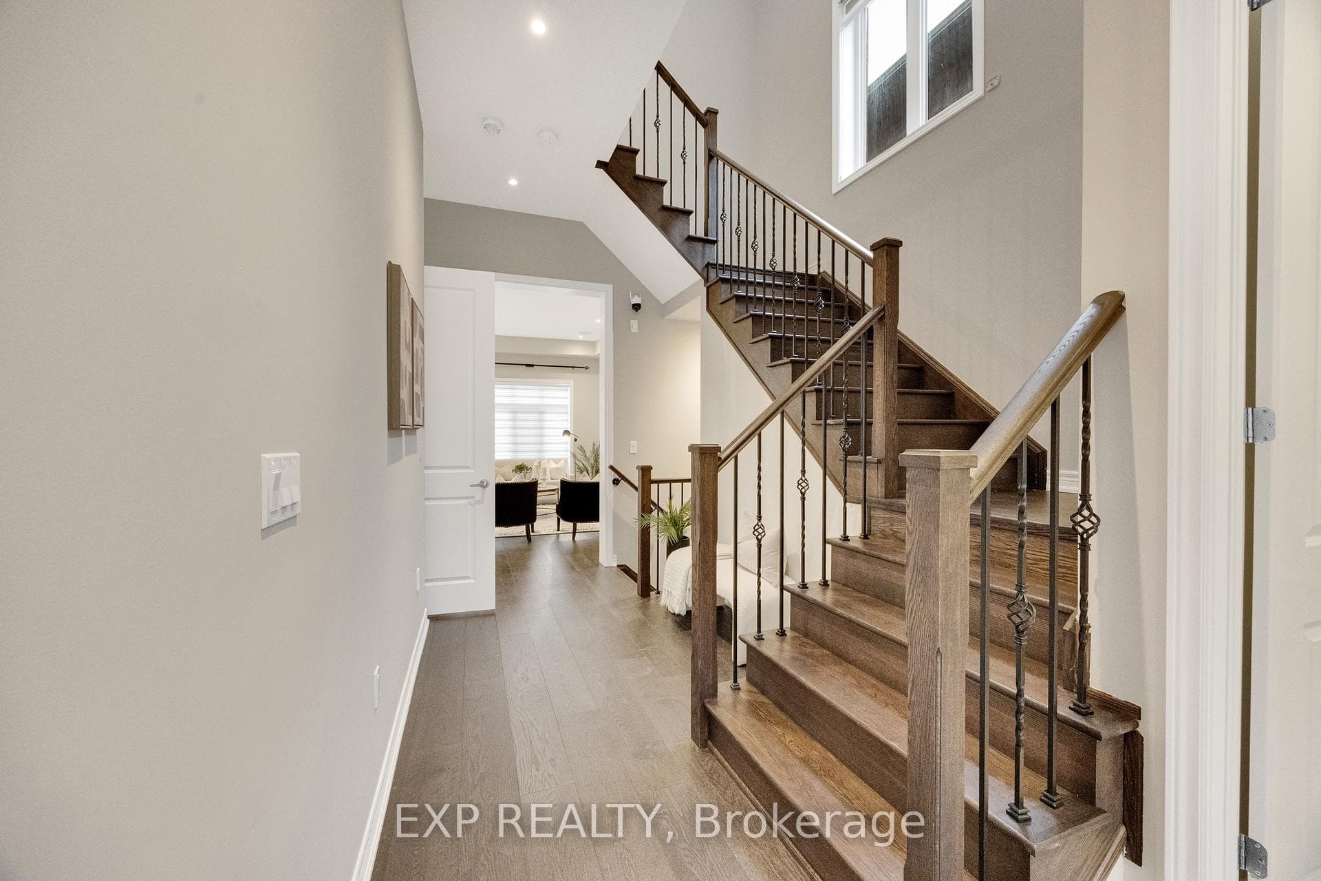 34 Carnegie Drive - Detached photo 4 of 42 in Oakville, Ontario