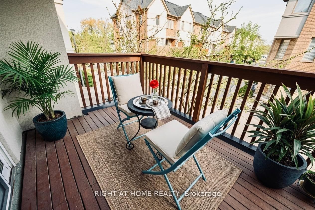 11 West Deane Park Drive Unit 1 - Townhouse photo 4 of 19 in Etobicoke (Islington / Rexdale), Ontario