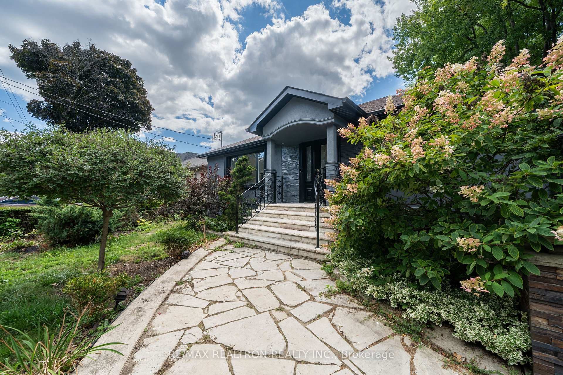 1480 Kenmuir Avenue - Detached photo 4 of 50 in Mississauga, Ontario