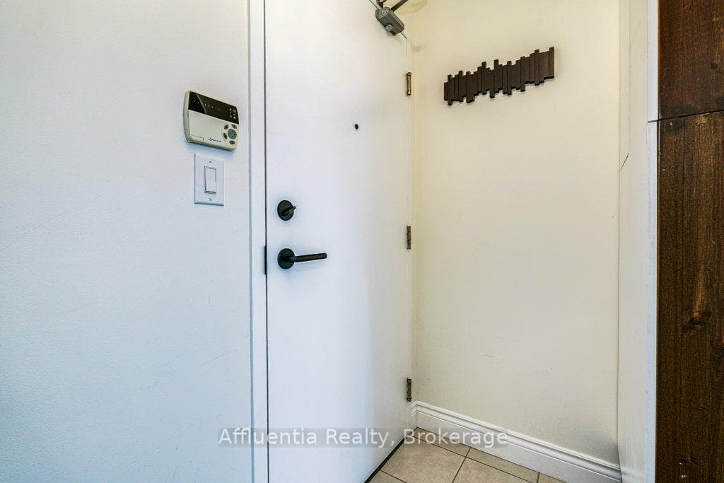 120 Dallimore Circle Unit 408 - Condo photo 2 of 38 in Don Mills / Parkwoods / Victoria Village, Ontario