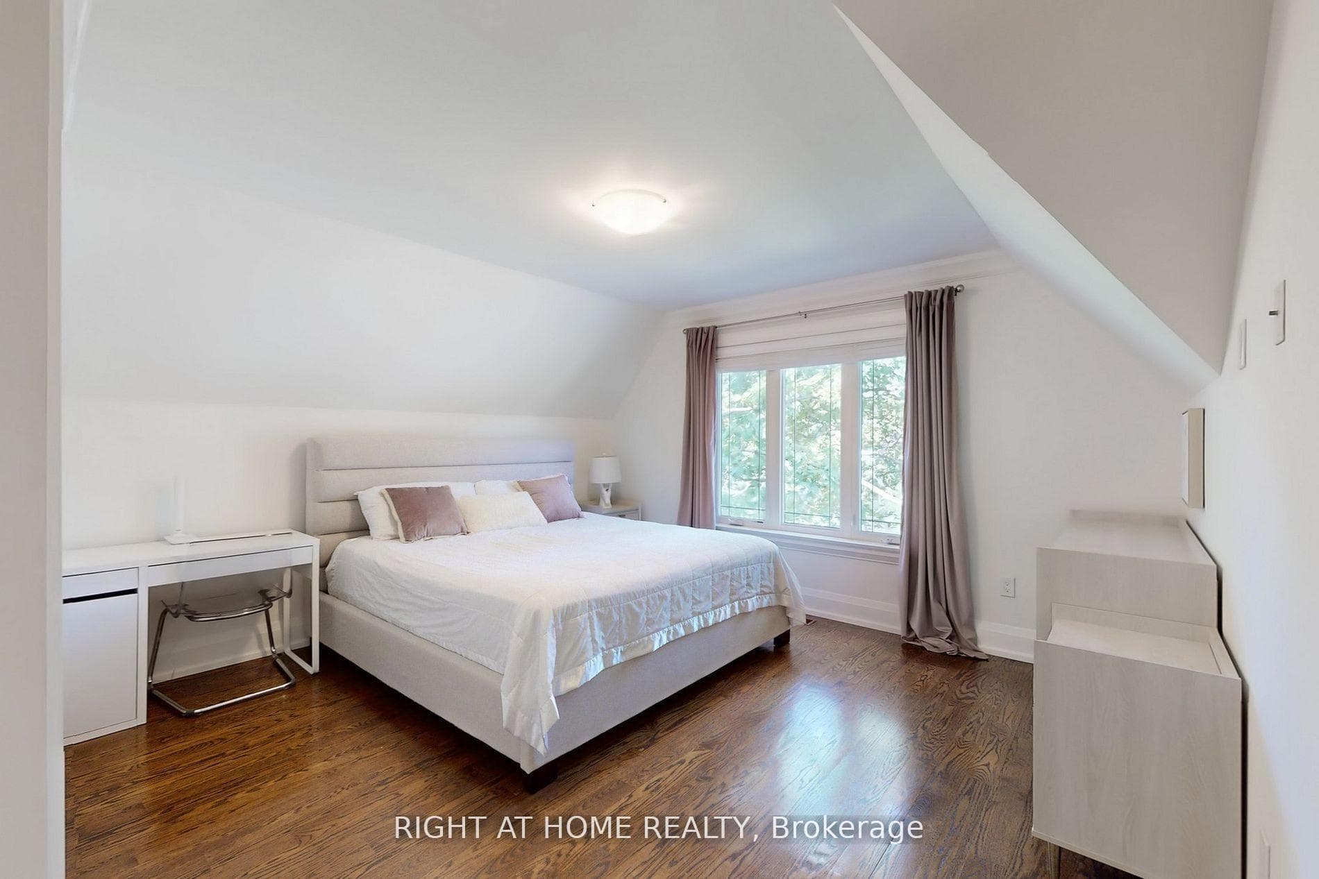 490 Orchard Drive - Detached photo 15 of 22 in Oakville, Ontario