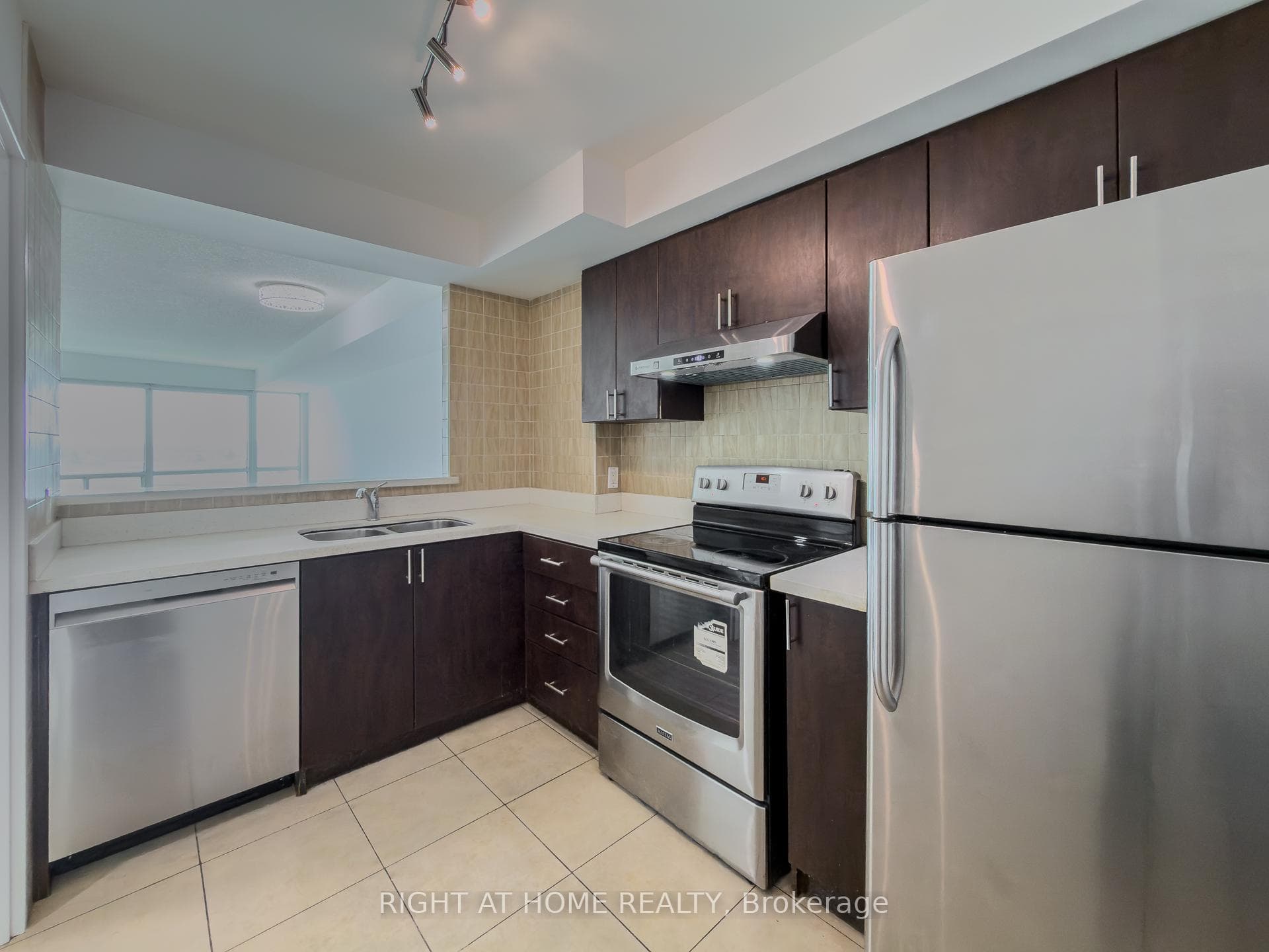 8 Lee Centre Drive Unit 1008 - Condo photo 8 of 33 in Scarborough (West Hill / Highland Creek), Ontario