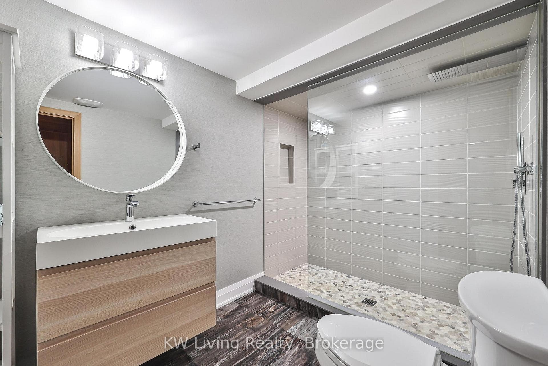 2327 Gladacres Lane - Detached photo 31 of 42 in Oakville, Ontario